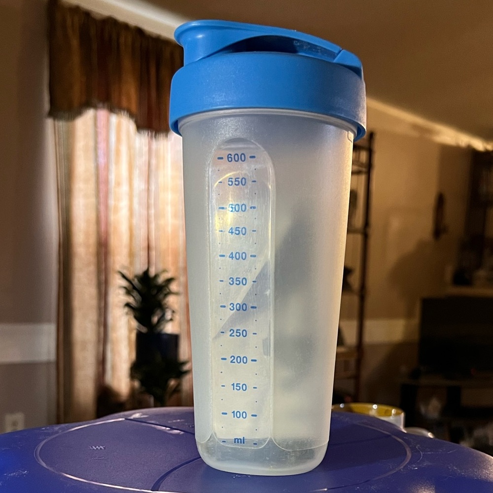 Quick Shake Container